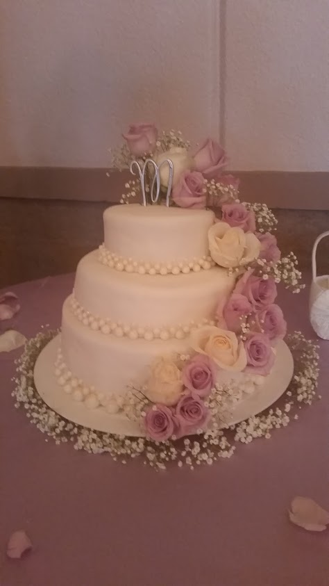 THIS WAS MY FIRST WEDDING CAKE!!